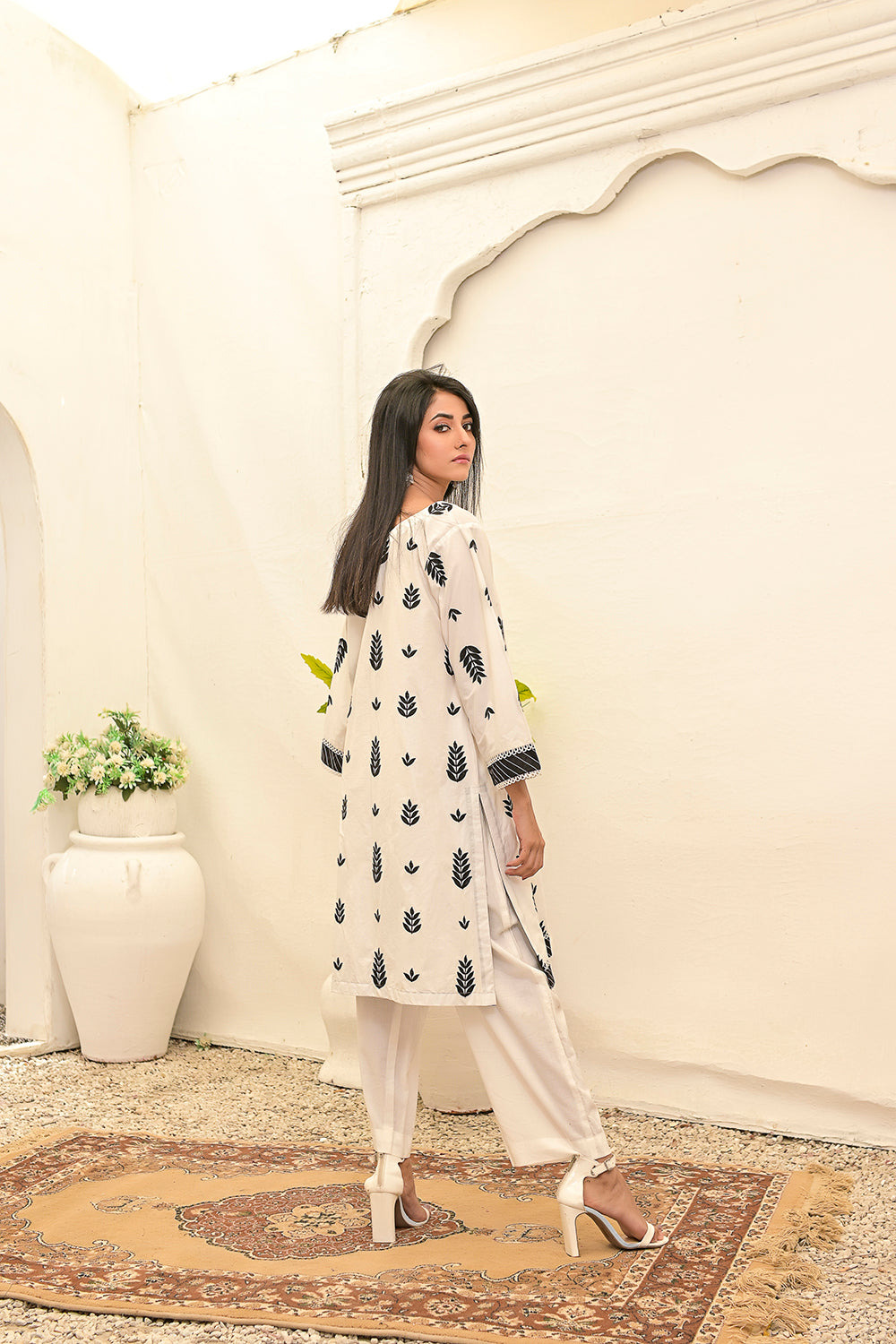 Chicken kari 2-piece embroidered work dress